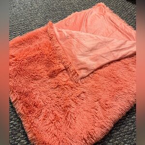 Celebrity Home Coral Plush Throw Blanket ✨